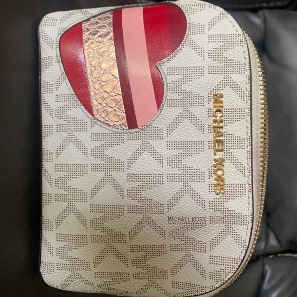 Michael Kors pouch with heart